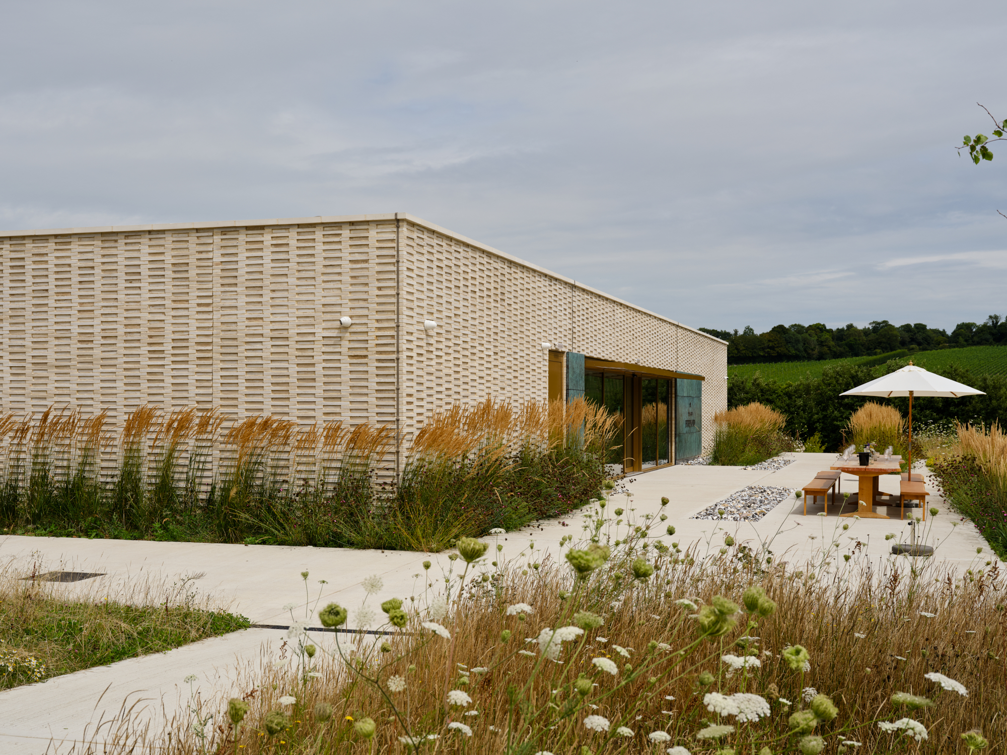 Domaine Evremond - En elegant vingård designad med Ultima tegel.